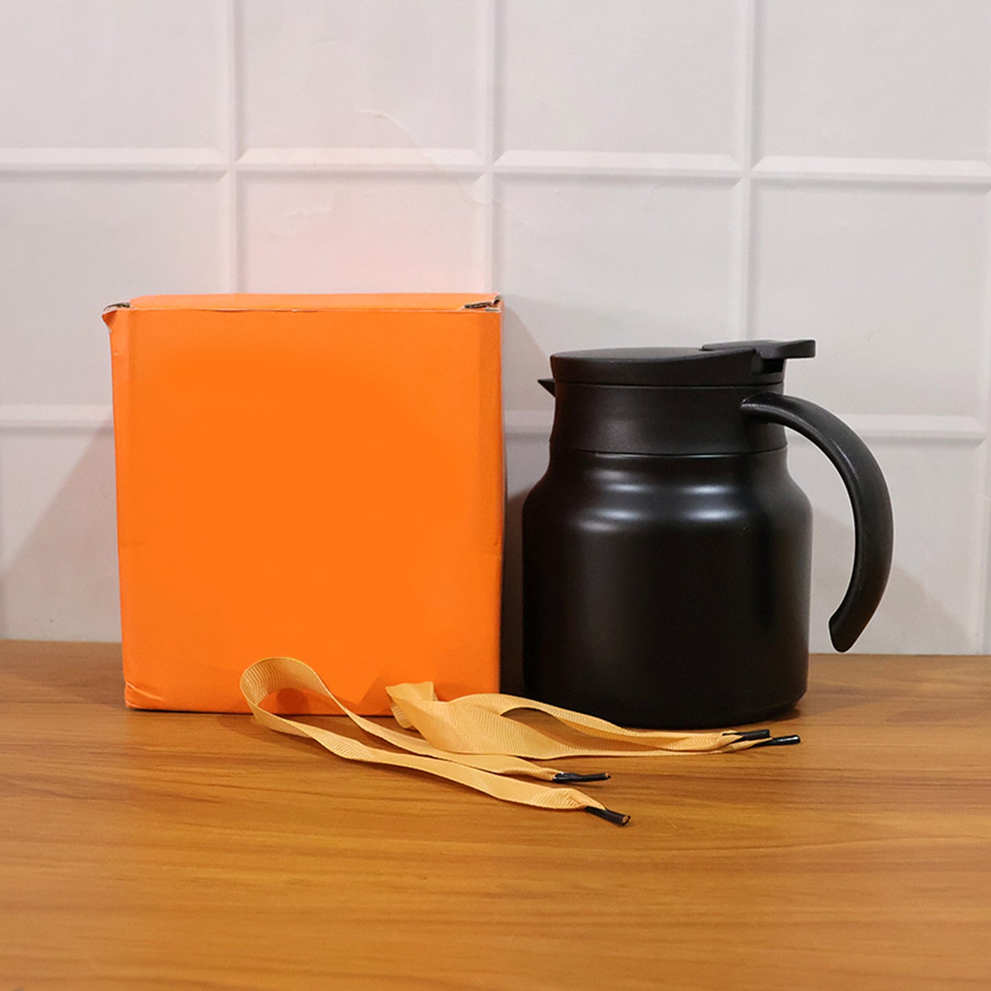 800 Ml Insulated Thermos Flask With Handle And Strap