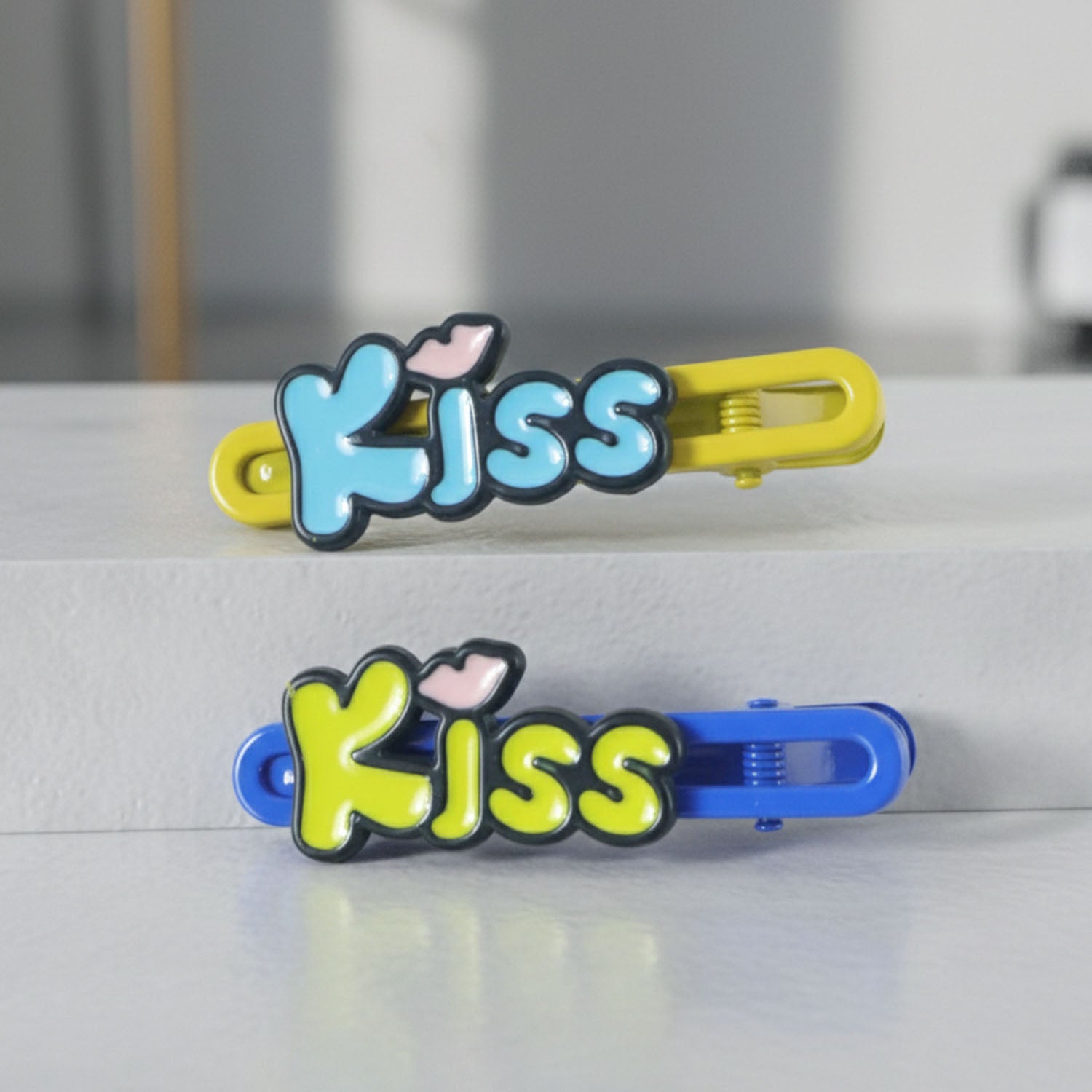 Cute Kiss Text Hair Clip Set (2 Pc)
