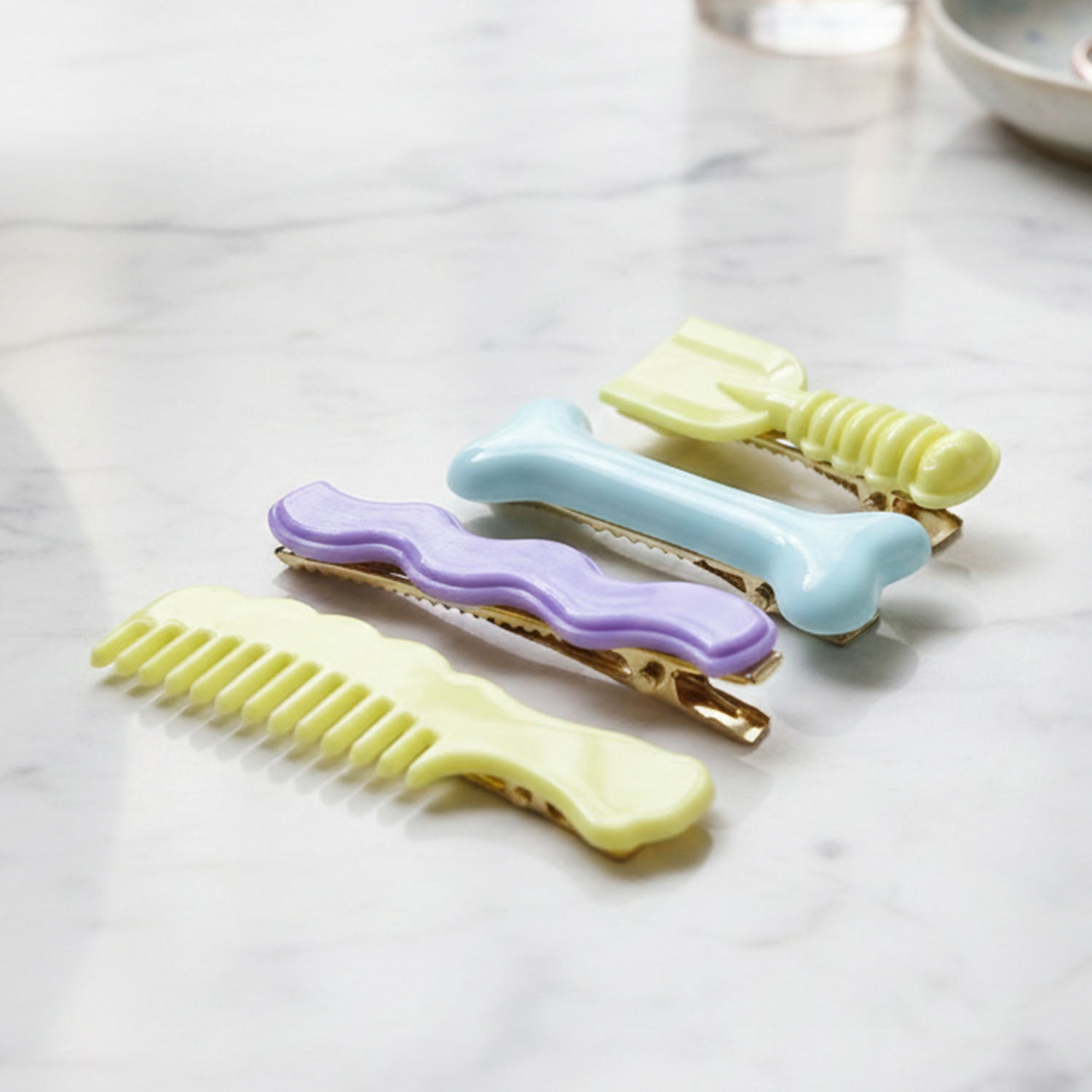 Decorative Alligator Hair Clips Set For Girls  Women  Cute Styling Pins (4 Pc)